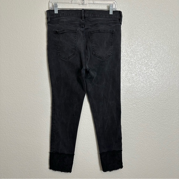 Ann Taylor The Skinny Light Washed Black Denim Lace-Hem Ankle Jeans, Size 8P - Picture 6 of 11